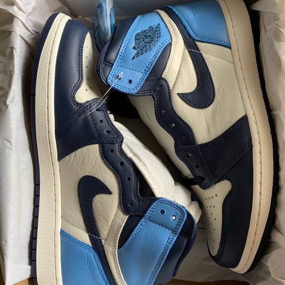 Nike Air Jordan 1 High “UNC” - Picture 4 of 5